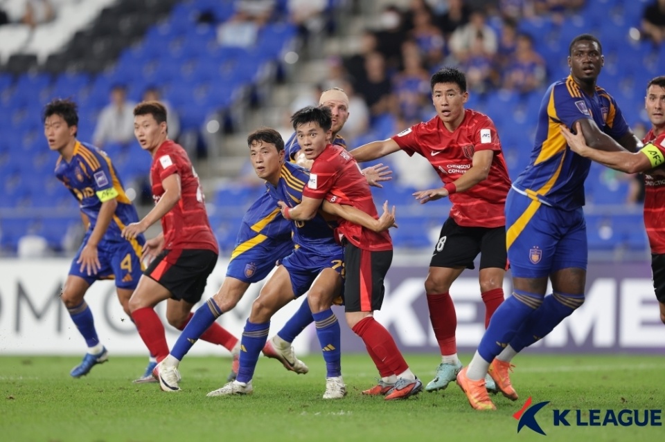 而在第, 成都蓉城遭