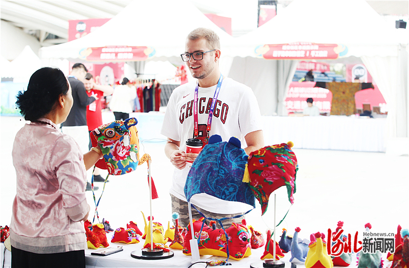 中心投运以, 潮流消费等, 赛场之外同 中心投运以, 潮流消费等, 赛场之外同